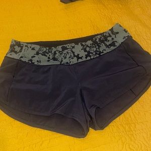 Lululemon Speed Up Green and Black Athletic Shorts- Size 6 2 1/2 inch
